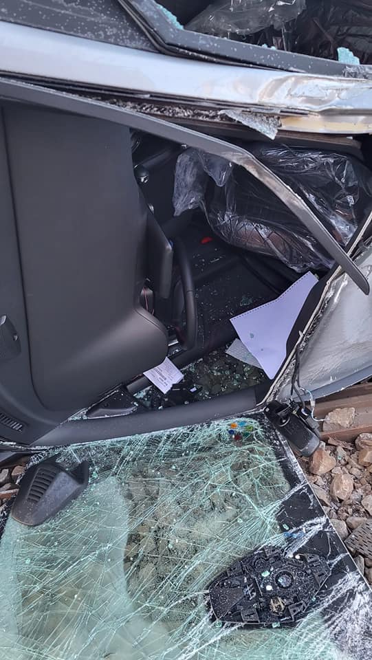 Imagini cu mașinile căzute pe șine, după accidentul de la Roșiori. Trenul marfar, lovit de un tren cu pasageri