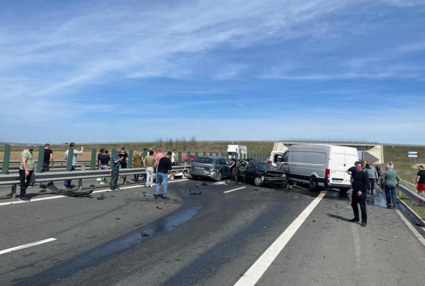 Daune morale de un milion de euro pentru un accident cu trei morți pe autostrada A1. Șoferul vinovat era asigurat la falimentara City Insurance