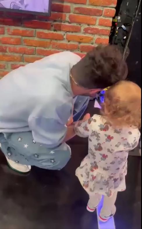 Smiley, în culise la „Românii au talent” cu fiica sa. Cum a reacționat Pavel Bartoș când a văzut-o pe Josephine: „M-a înlocuit”