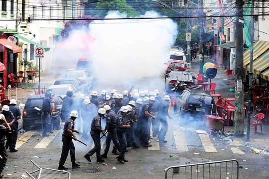 Tragedie în Brazilia. Un mort şi şapte răniţi într-un război al galeriilor / GALERIE FOTO&VIDEO