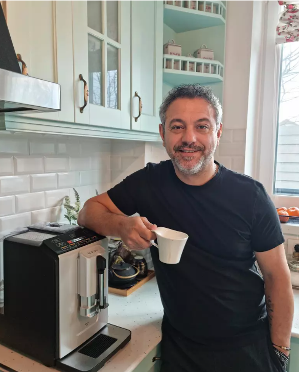 Imagini din locuința lui chef Sorin Bontea. Juratul de la MasterChef și-a plantat măslini în curte. „Abia aștept să strâng recolta”