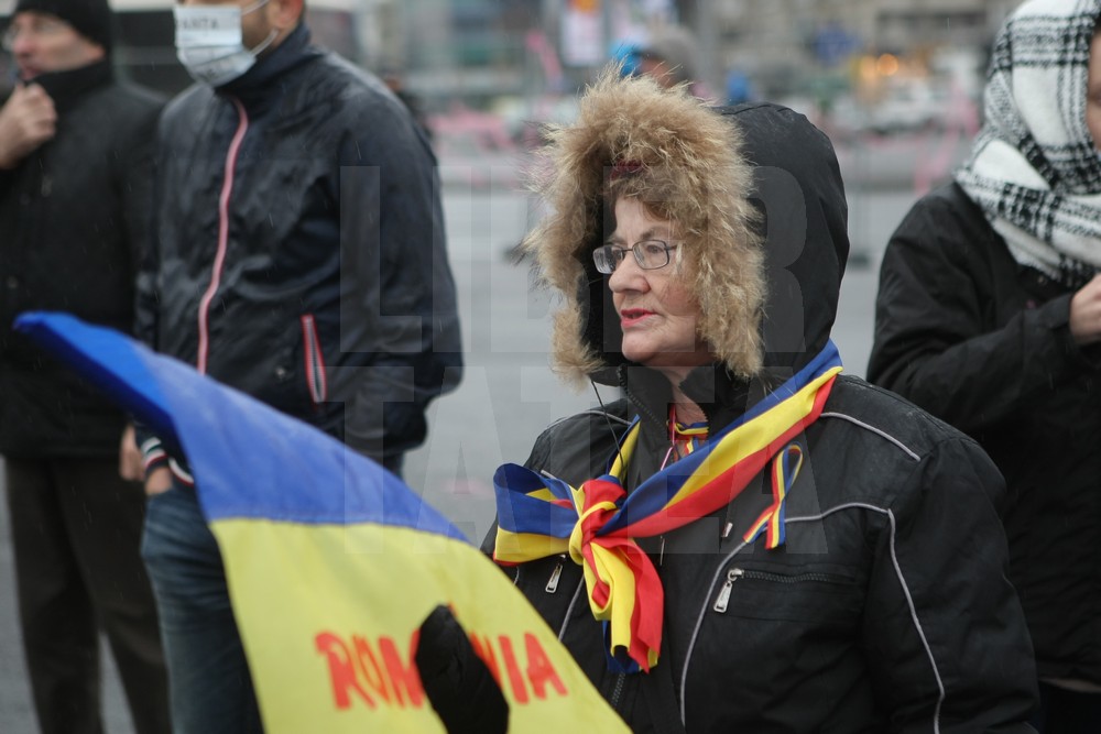UPDATE. Protest și incidente în Piața Victoriei. Anchetă MAI după împiedicarea organizării târgului de Crăciun/ FOTO
