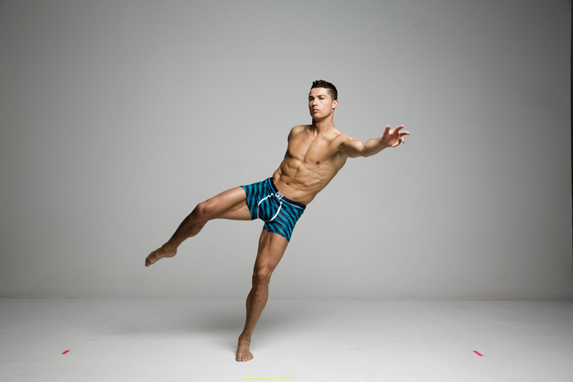 Cristiano Ronaldo face reclamă colecției personale de lenjerie intimă | GALERIE FOTO