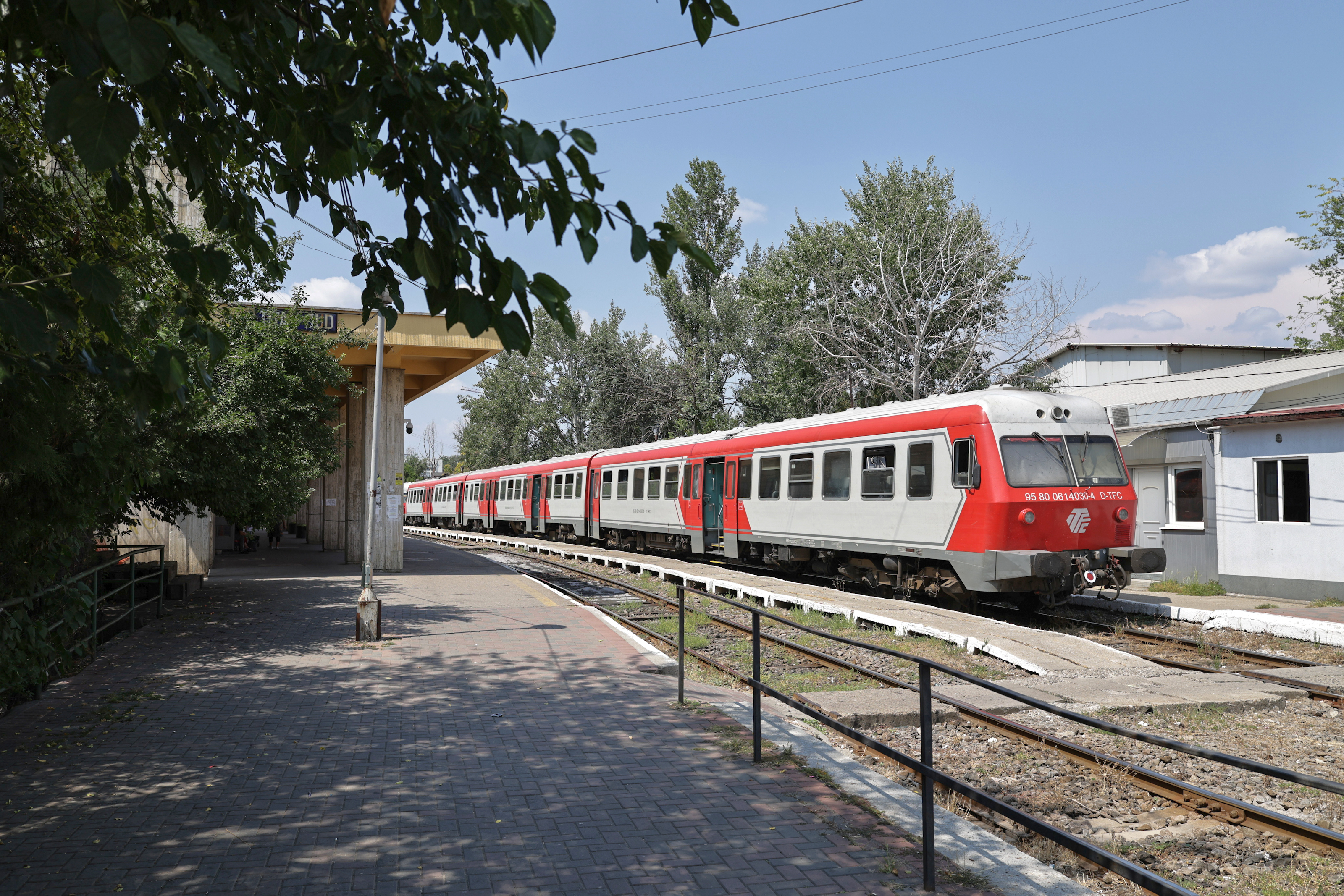 O gară și un capăt de linie într-un București uitat: între o halbă de bere și drumul spre Oltenița cu 16 opriri