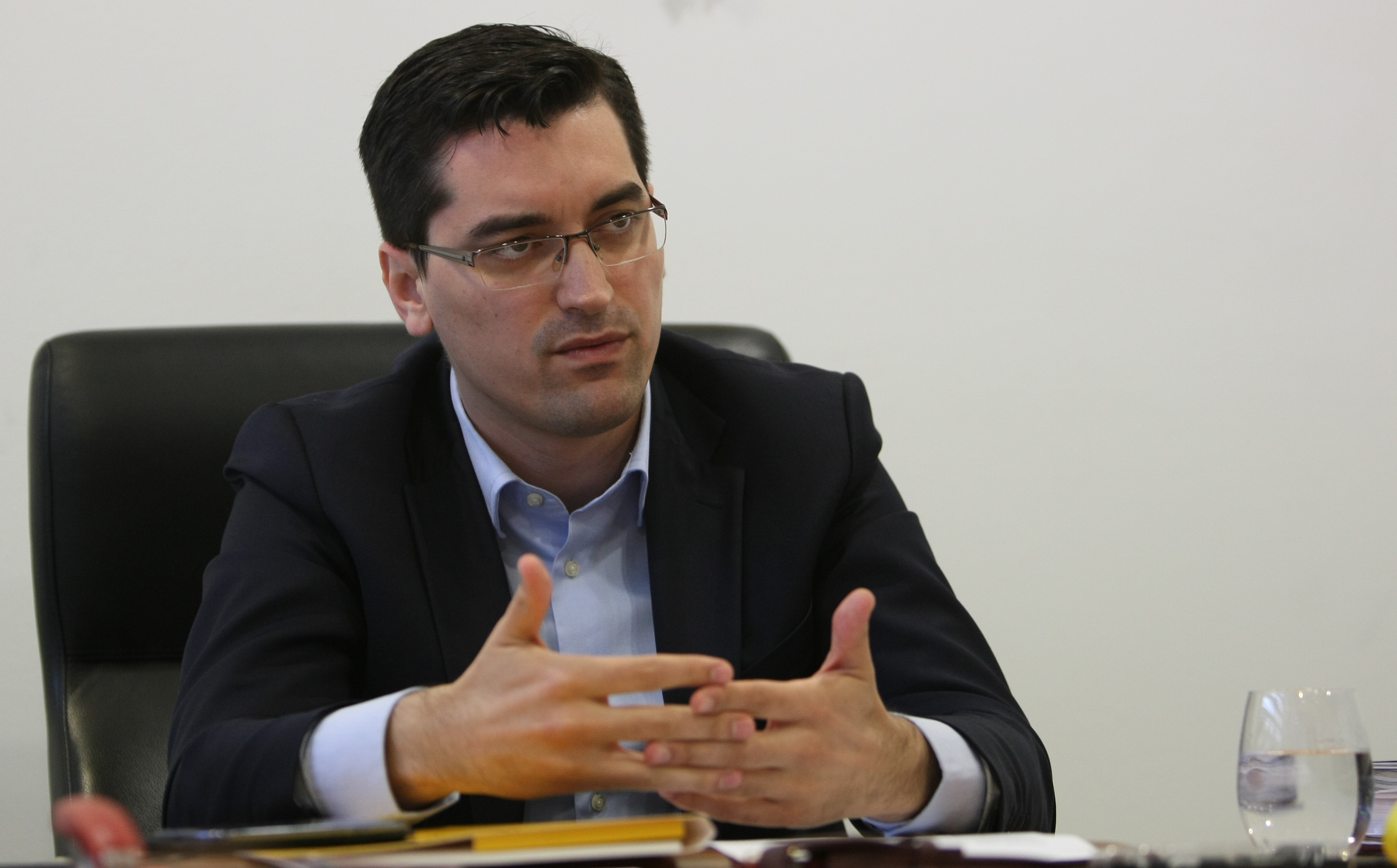 Iordănescu și-a asigurat buncărul de la Euro 2016: ”Nici măcar dronele nu vor zbura deasupra hotelului”. Burleanu: ”E inadmisibil ca o echipă din play-out să joace în Europa”. Ce face FRF cu insolvenții. Modelul sârb