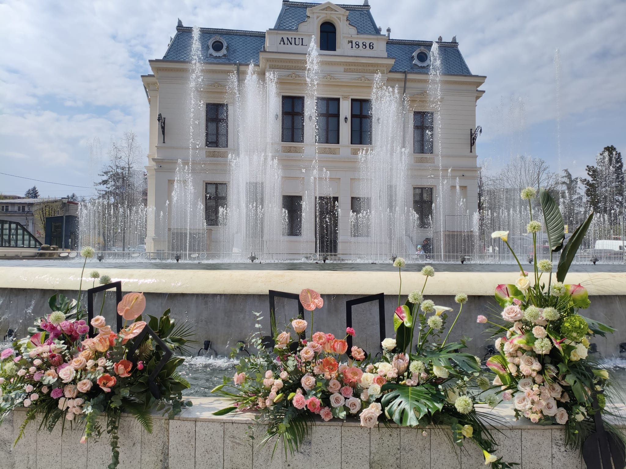 Peste 400.000 de lalele, la cea mai mare expoziție florală din România. Soiul unic care poate fi admirat doar la Pitești