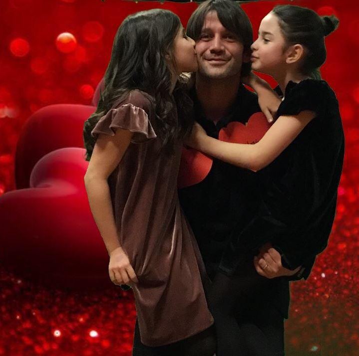 Imagini rare cu fetele lui Cristi Chivu și ale Adelinei. Natalia și Anastasia joacă fotbal în Milano