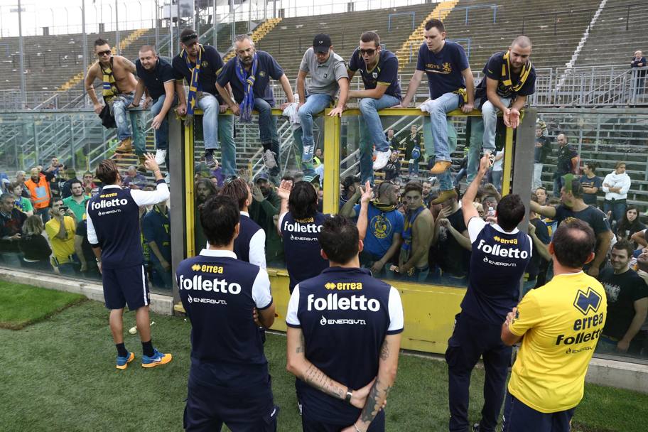 VIDEO & FOTO / Fanii Parmei i-au băgat în şedinţă pe jucători, după înfrângerea cu Atalanta!