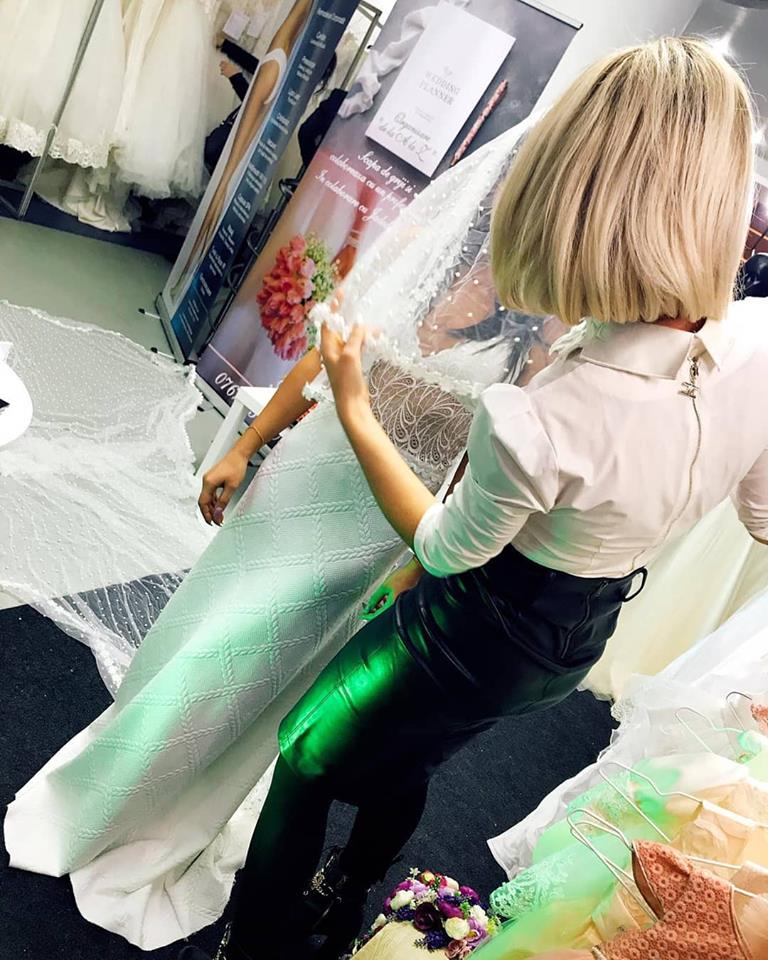Hannelore de la Insula Iubirii, creatoare de rochii de mireasă. Ce alte afaceri mai are blonda | FOTO