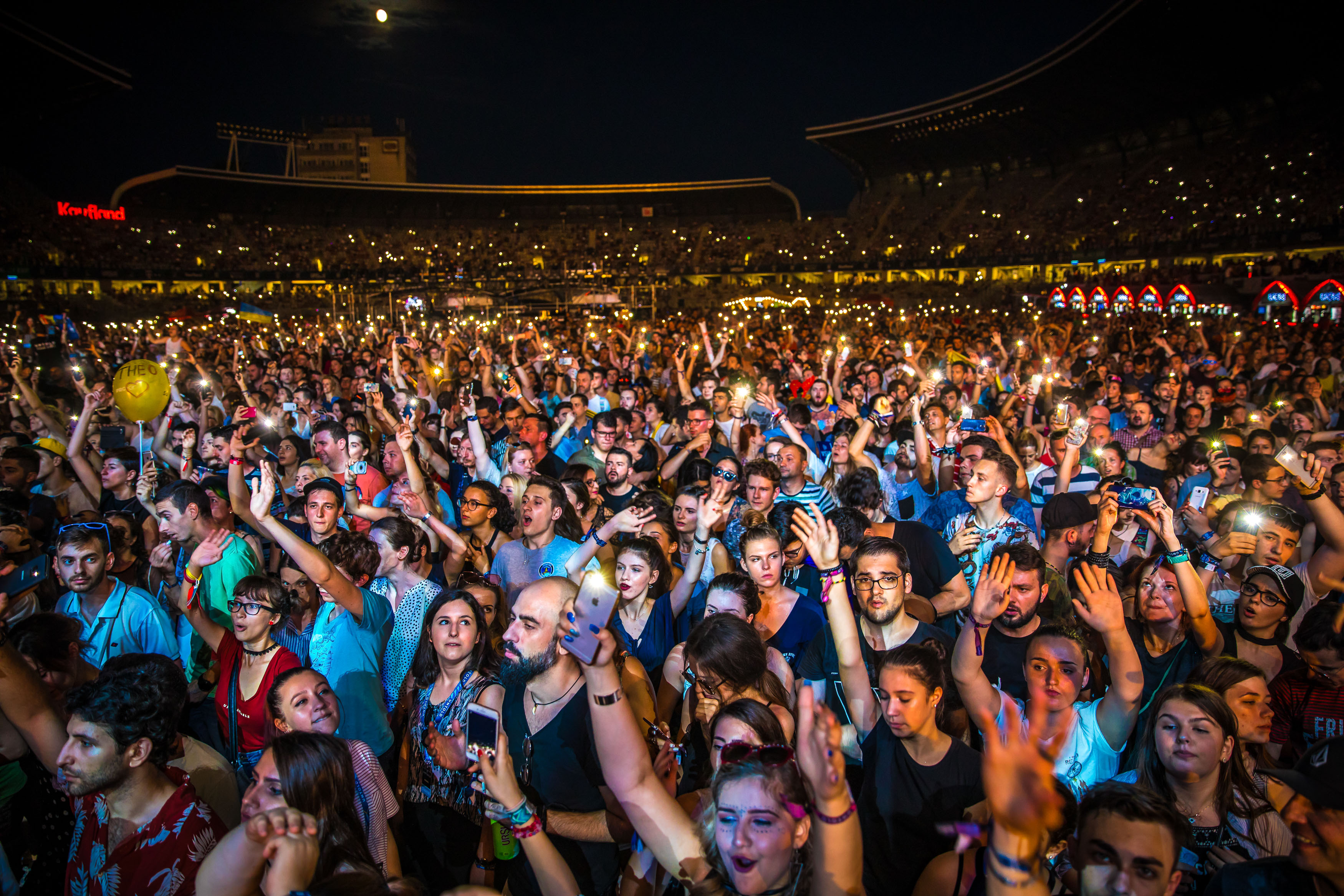 A treia zi la Untold 2017. Armin van Buuren a mixat până când a rămas fără curent
