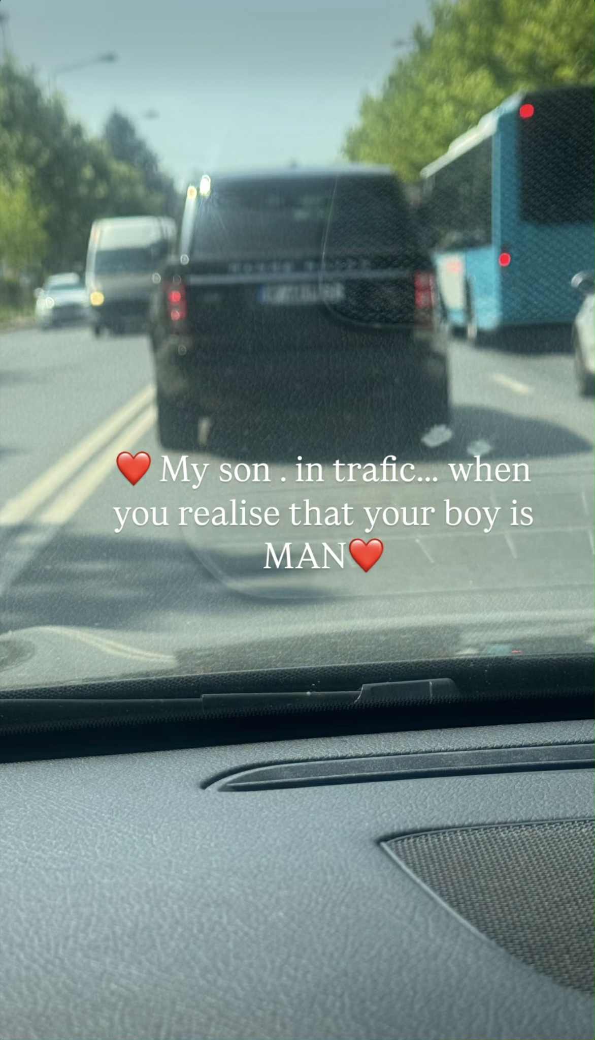 Vica Blochina s-a întâlnit în trafic cu fiul ei. Imagini cu mașina pe care o conduce Edan