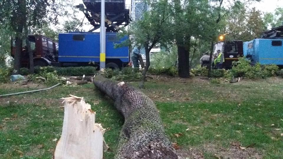 FOTO & VIDEO | Prăpăd după furtună în Cluj. Imaginile dezastrului, publicate de primarul Emil Boc