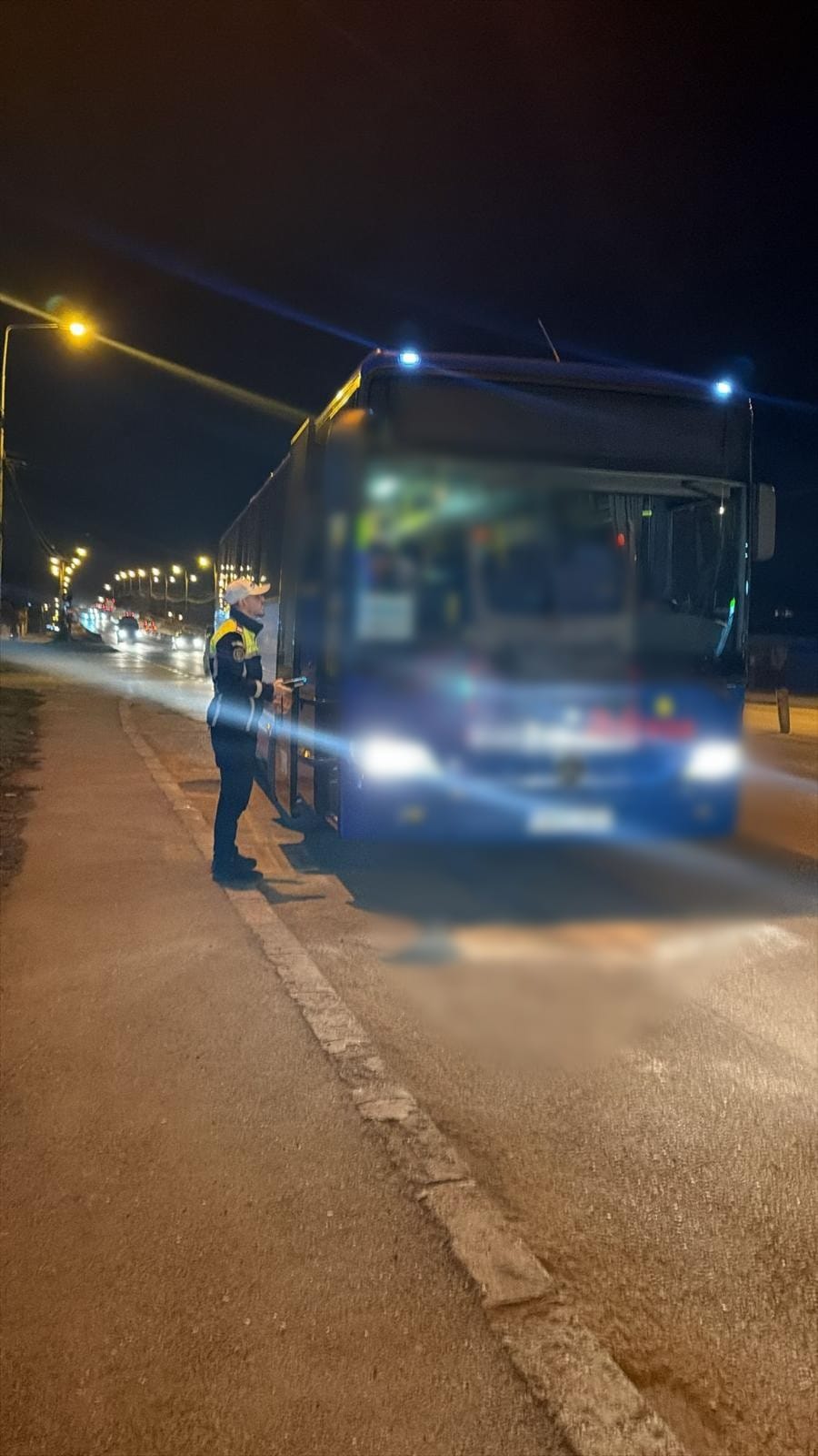 Sute de șoferi români de TIR, prinși cu „magnetul” și „telecomanda” la tahograf, într-o săptămână