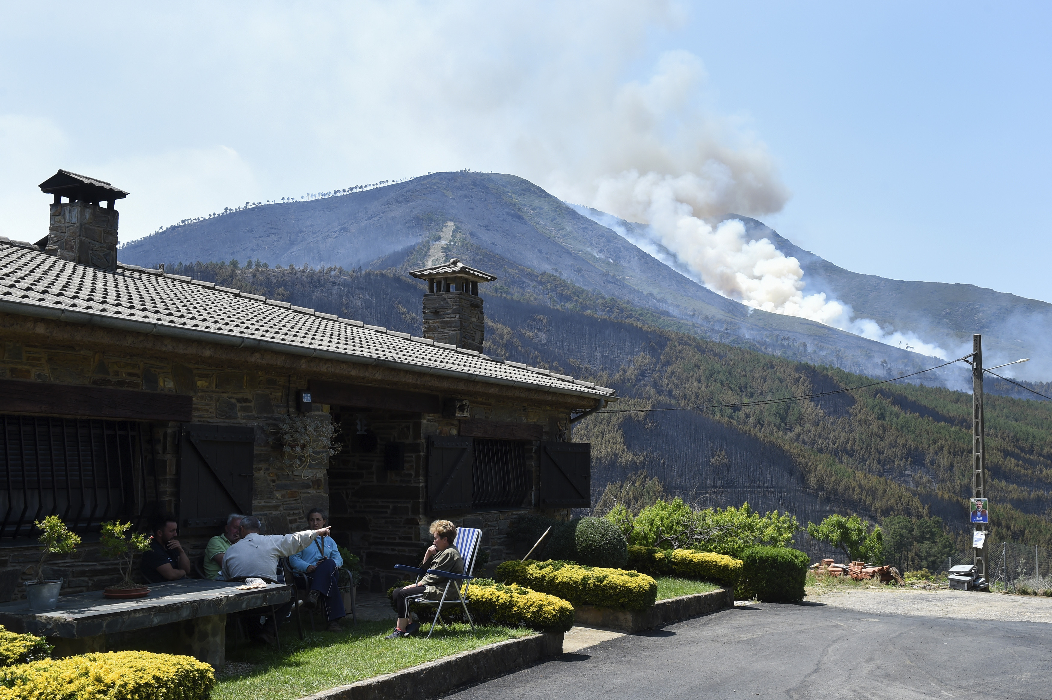 Incendiu uriaș de vegetație în vestul Spaniei. Peste 700 de săteni evacuați și mii de hectare distruse