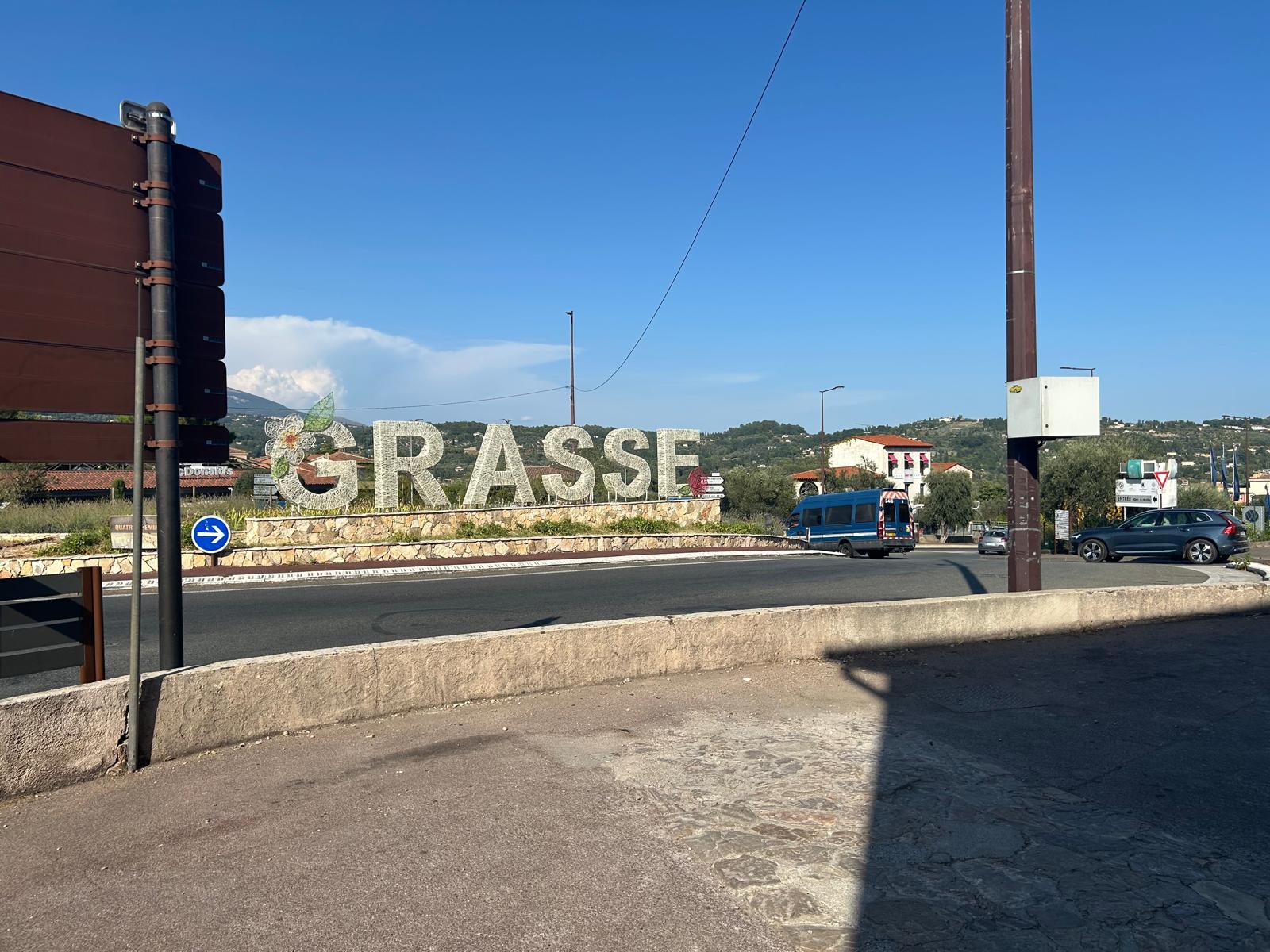 Românca Anesia Dican, între cei 200 de parfumieri ai lumii. Lucrează la Galimard, cea mai veche casă din Grasse, capitala mondială a miresmelor: „Are 1.000 de mirosuri. Nu alcool, nu tutun, nu condimente! Din 200, 40 sunt în Franța, 38 aici”. Ce parfumuri recomandă