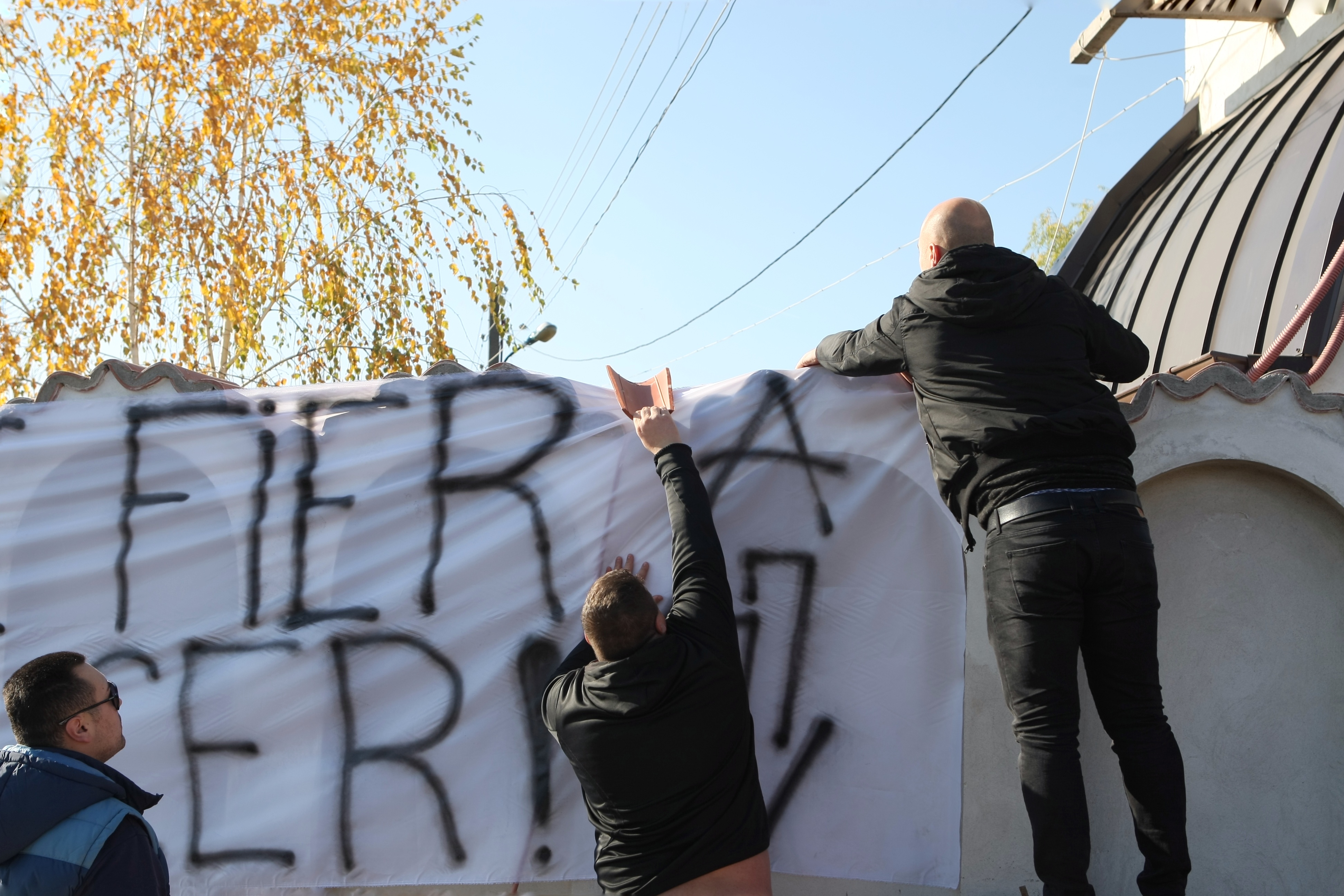 Daniel Prodan a fost înmormântat, azi, la cimitirul Sf. Ilie din Voluntari. Promisiune în lacrimi făcută de Gică Popescu: ”Îți vom îndeplini visul” | GALERIE FOTO
