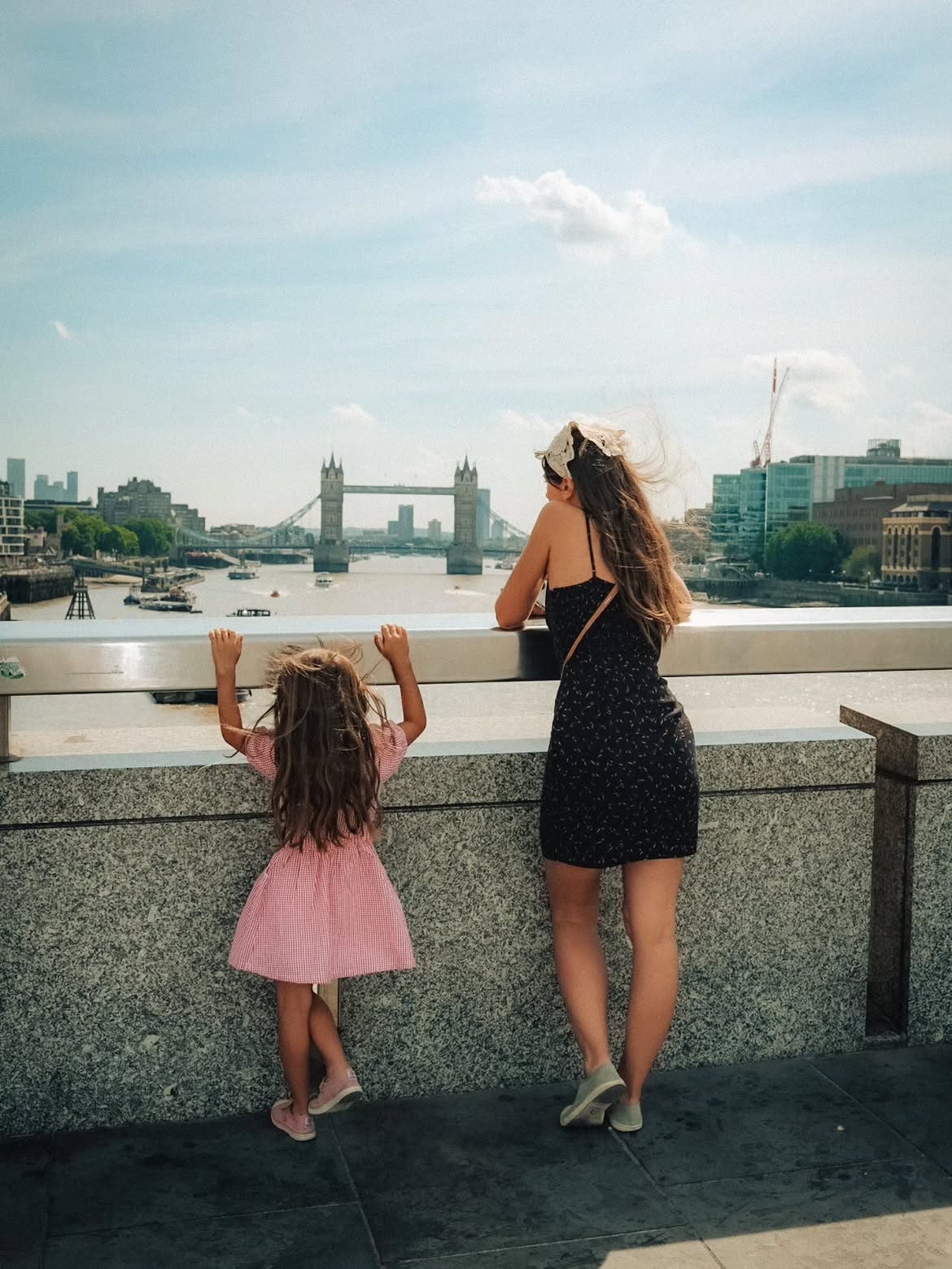 Dana Rogoz, vacanță de poveste cu familia: de la experiențe subterane în Londra, la traseul legendar din Scoția