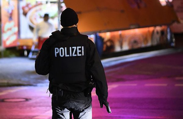 Alarmă cu bombă la Hanovra: ^spectatori evacuați, amicalul Germania - Olanda, anulat! Angela Merkel venise la meci / VIDEO & GALERIE FOTO