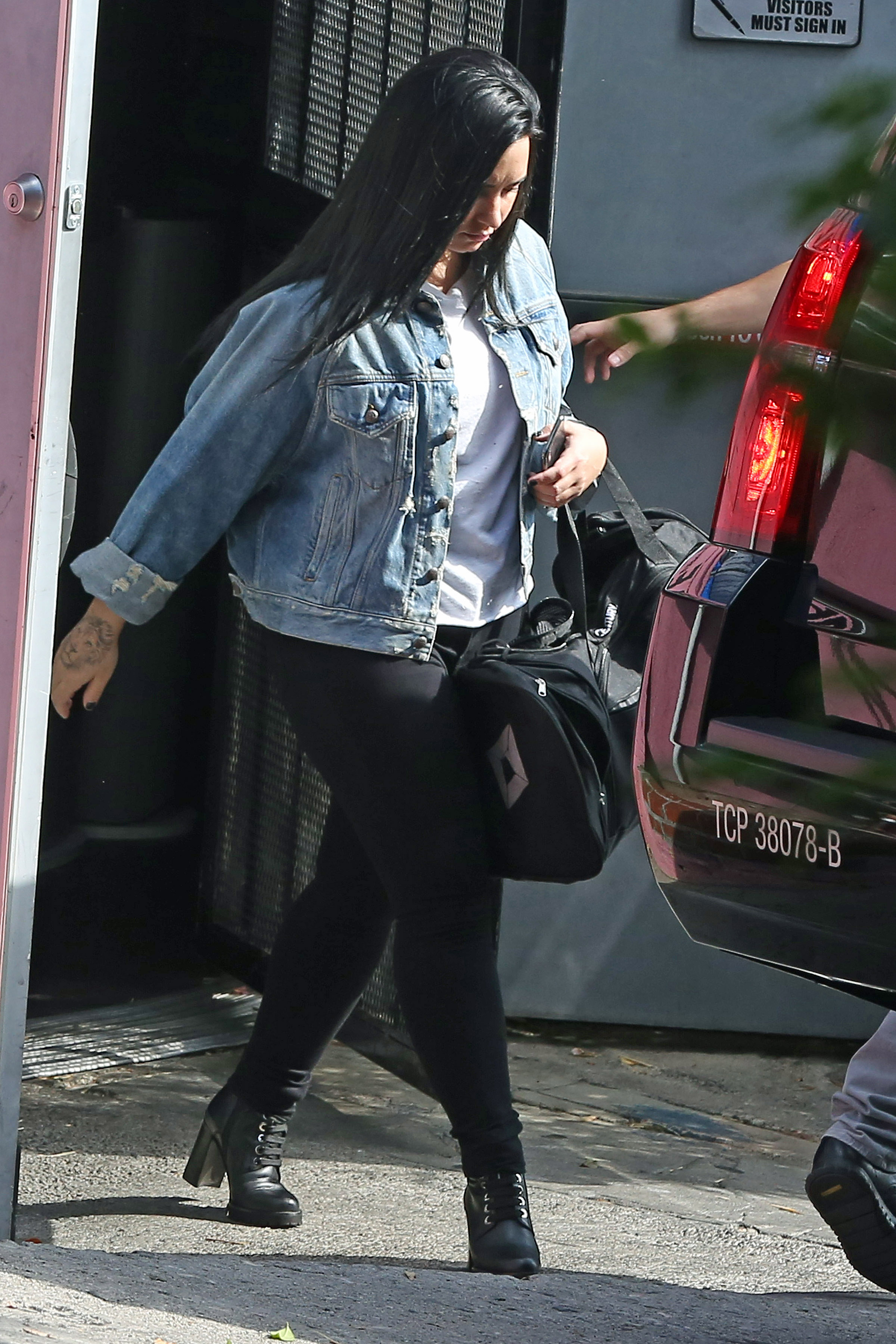 FOTO| Cum arată Demi Lovato după ce a ieșit de la dezintoxicare. S-a îngrășat așa de mult încât este greu de recunoscut