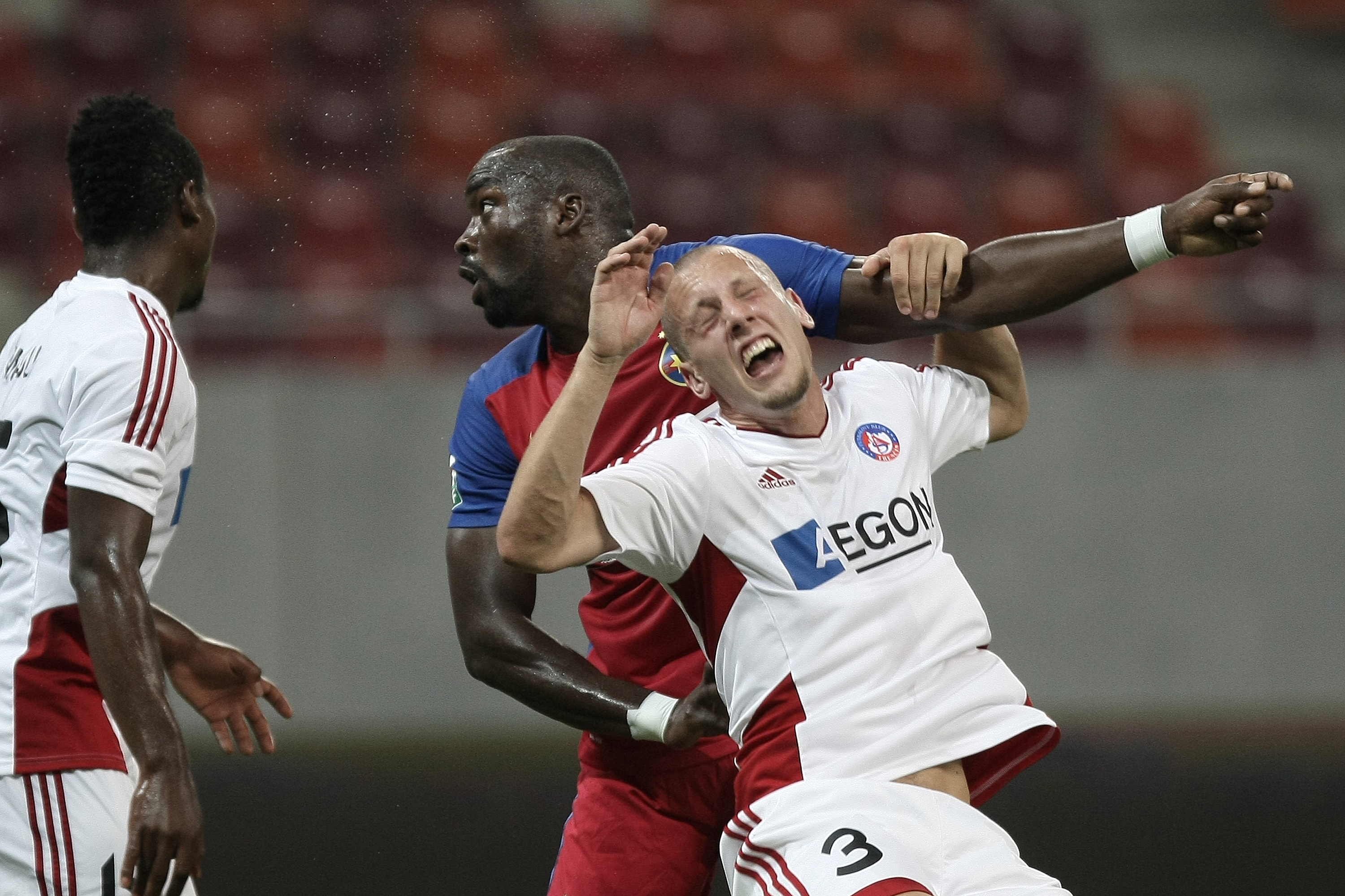 Liga Campionilor, turul II preliminar: Steaua - Trencin 2-3!!!! TrenCHIN!!!! Calificare jenantă a campioanei României! Mai întâi, Jairo l-a făcut franjuri la Papp, apoi Muniru și Tade au echilibrat situația pe tabelă. Pe final, Wesley i-a apropiat pe slovaci la un gol de calificare, iar Bero a avut șansa unui 4-2 halucinant! Rădoi continuă seria execuțiilor! După Tamaș, Țucudean și Luchin, l-a dat afară și pe Iancu / LIVE BLOG&GALERIE FOTO