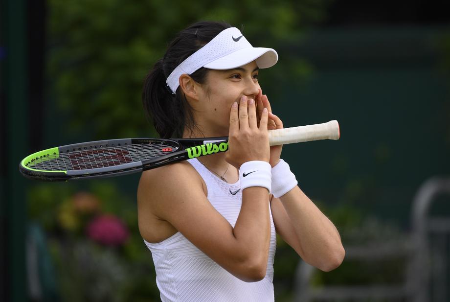 Cine e Emma Răducanu, senzaţia de la Wimbledon: „Vin în fiecare an s-o vizitez pe mamaia, la București”