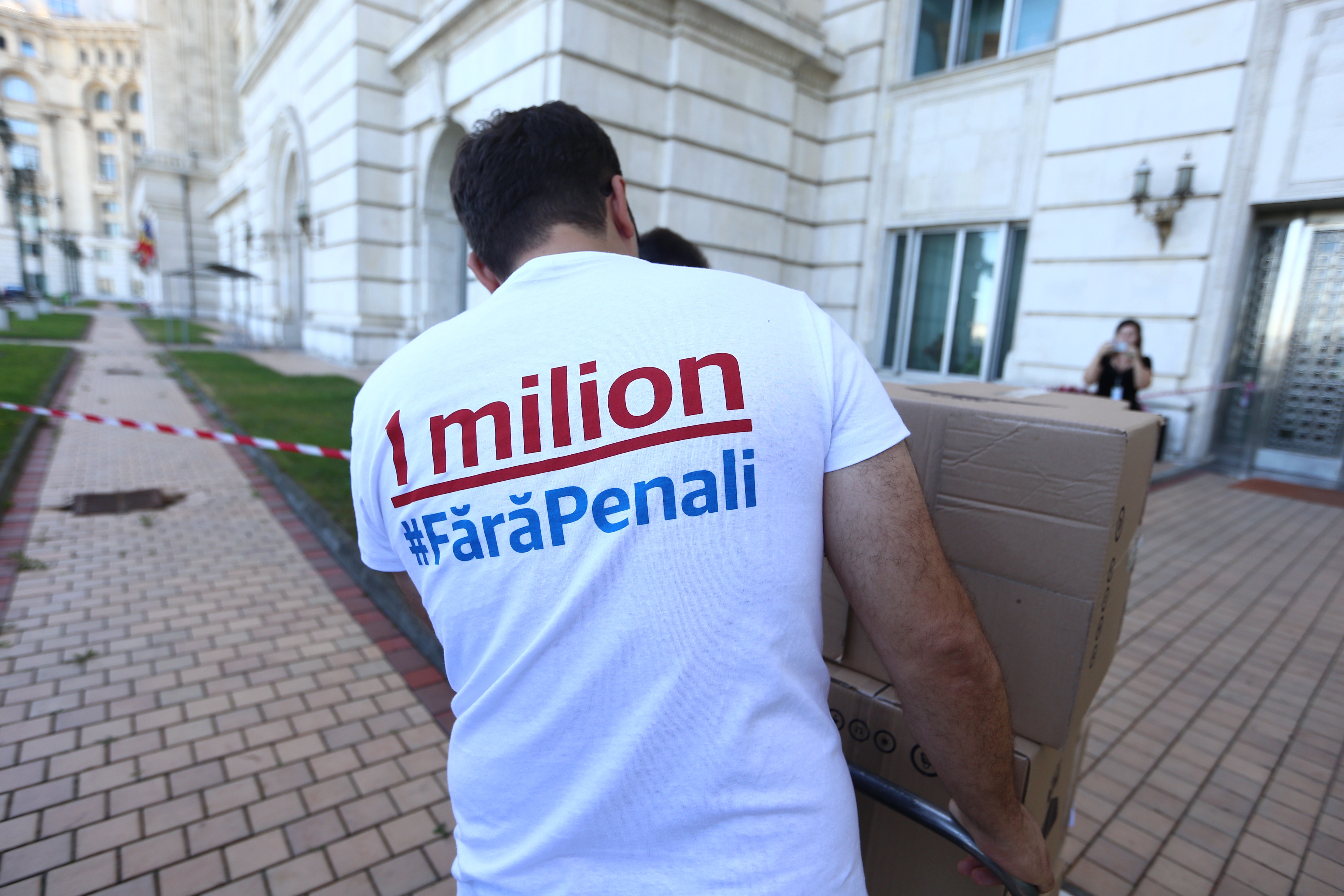 "Fără penali în funcții publice" a ajuns în Parlament. Ce șanse sunt ca românii să iasă din nou la vot