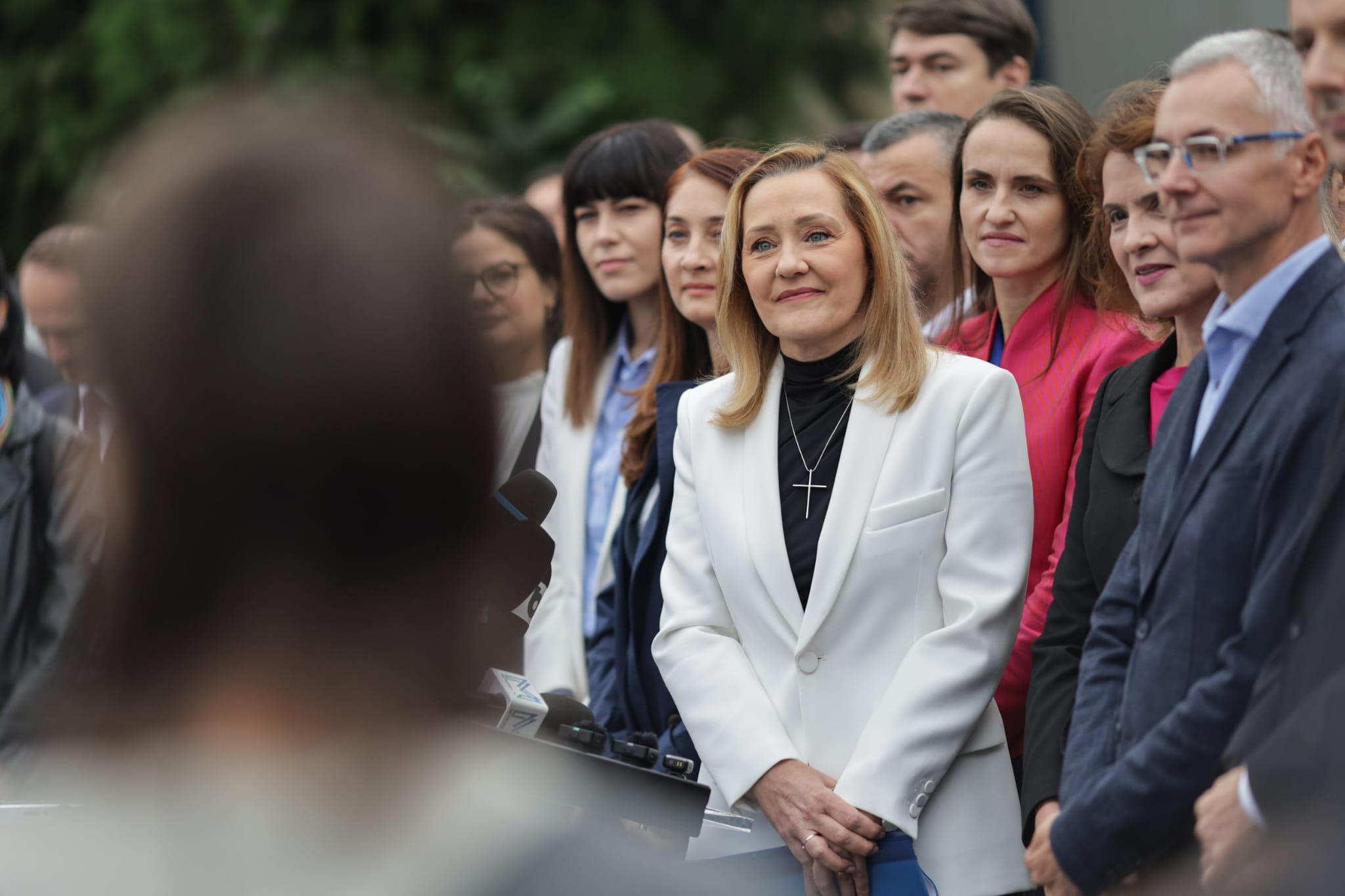 Elena Lasconi și-a depus candidatura la prezidențiale. Atac la Nicolae Ciucă: „Asta știe să facă, să execute ordine” | VIDEO