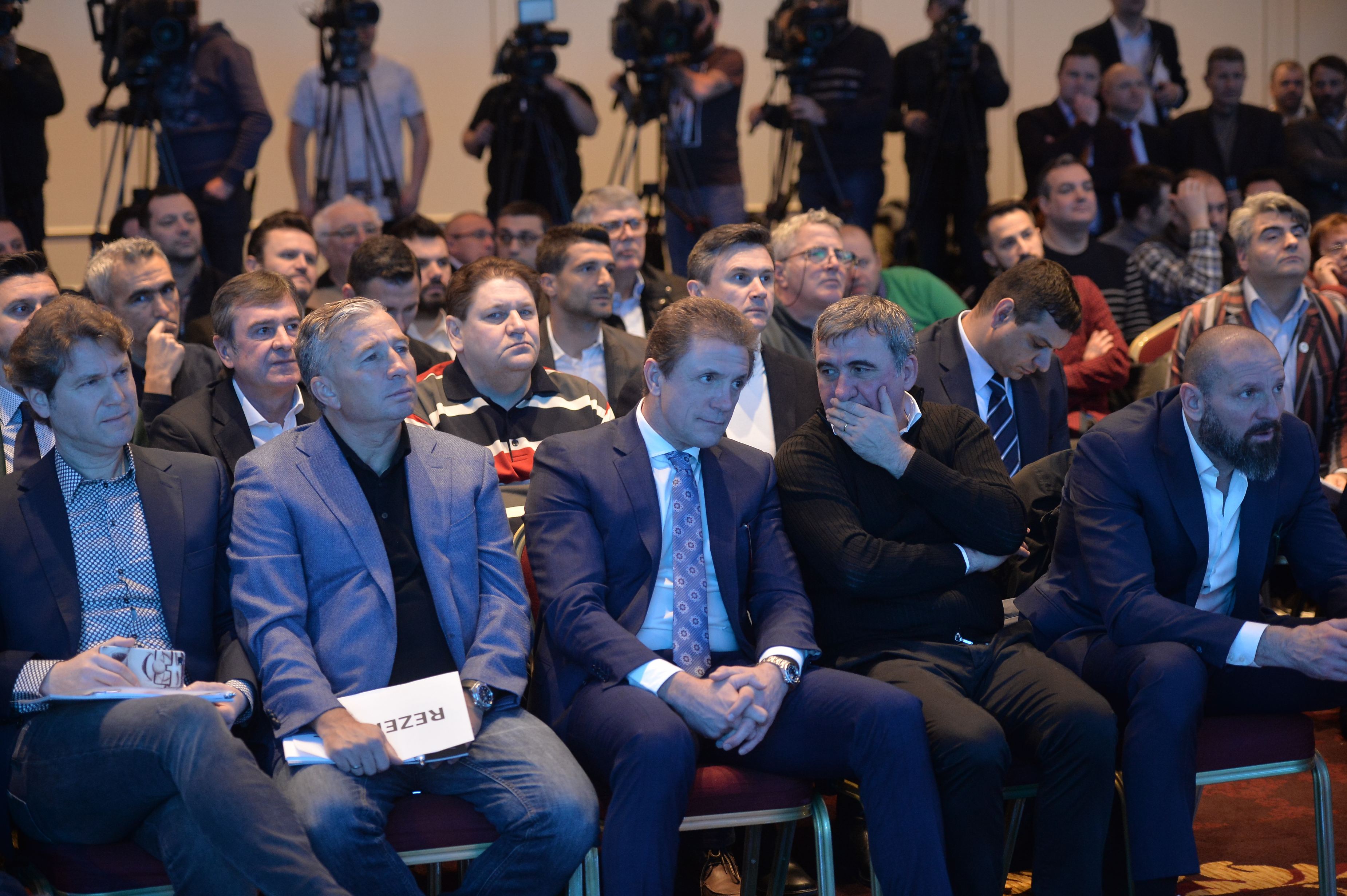 Conferința de lansare a candidaturii lui Ionuț Lupescu la șefia FRF: ”Dacă Gică Popescu era președinte, nu candidam!”. Mesaje de la Mircea Lucescu și de la Sir Alex Ferguson: ”Meriți să câștigi!” | LIVETEXT