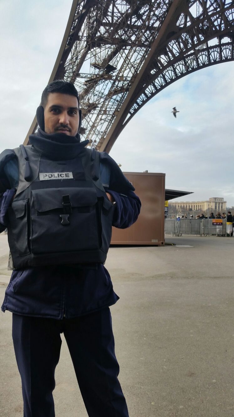 REPORTAJ: Dezvăluirile unui polițist craiovean, vorbitor de rromani. În patrulă la picioarele Tour Eiffel: “Polițiștii erau ținte pentru teroriști”