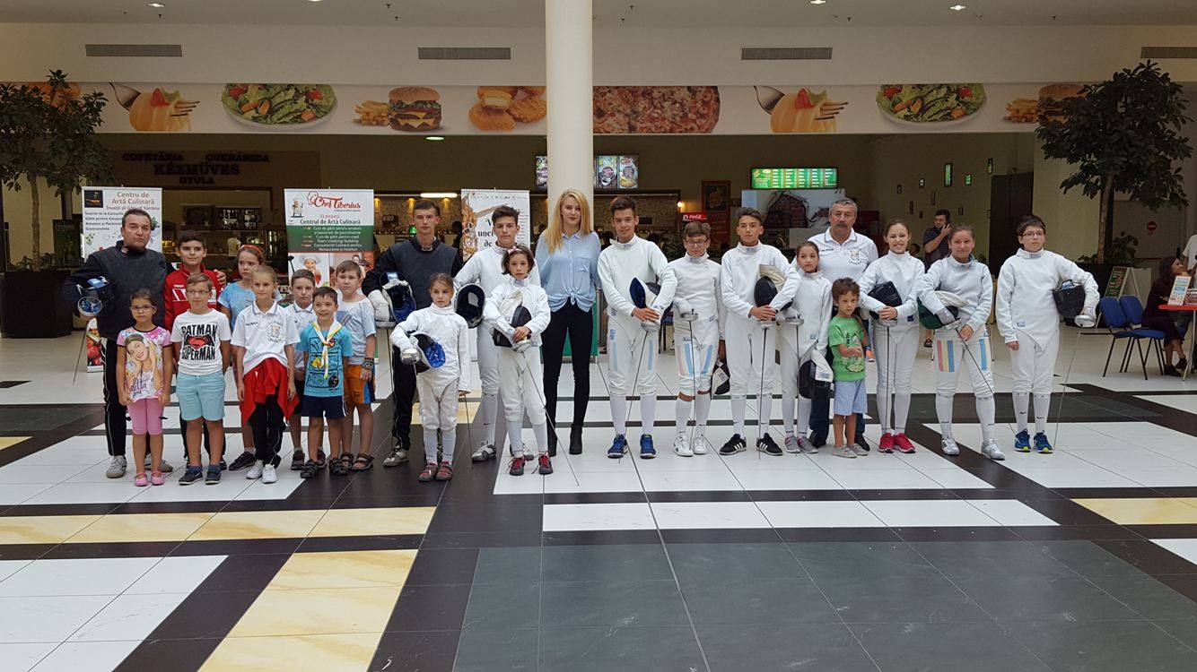 Campionii scrimei românești au strălucit pe scenele din 11 orașe din țară! FOTO