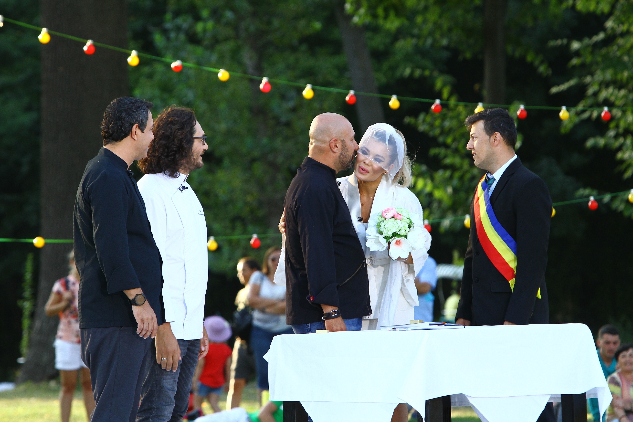 Surpriză de proporții la "Chefi la cuțite". Gina Pistol l-a luat de bărbat | FOTO