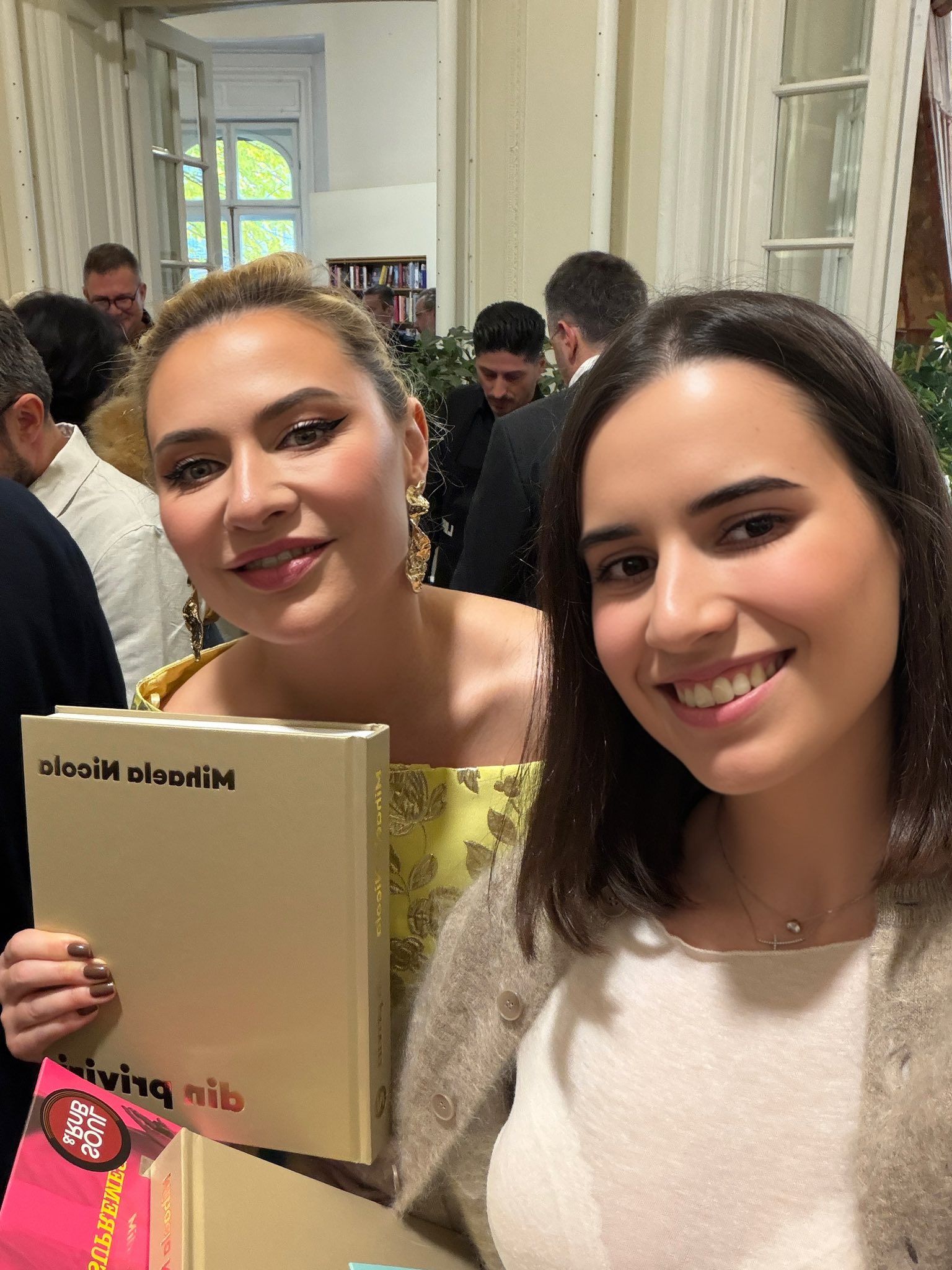 Fiica Adinei Buzatu se căsătorește. Cu ce se ocupă viitorul soț al Sarei. „Lucrează și la Londra. A fost premiat acolo”