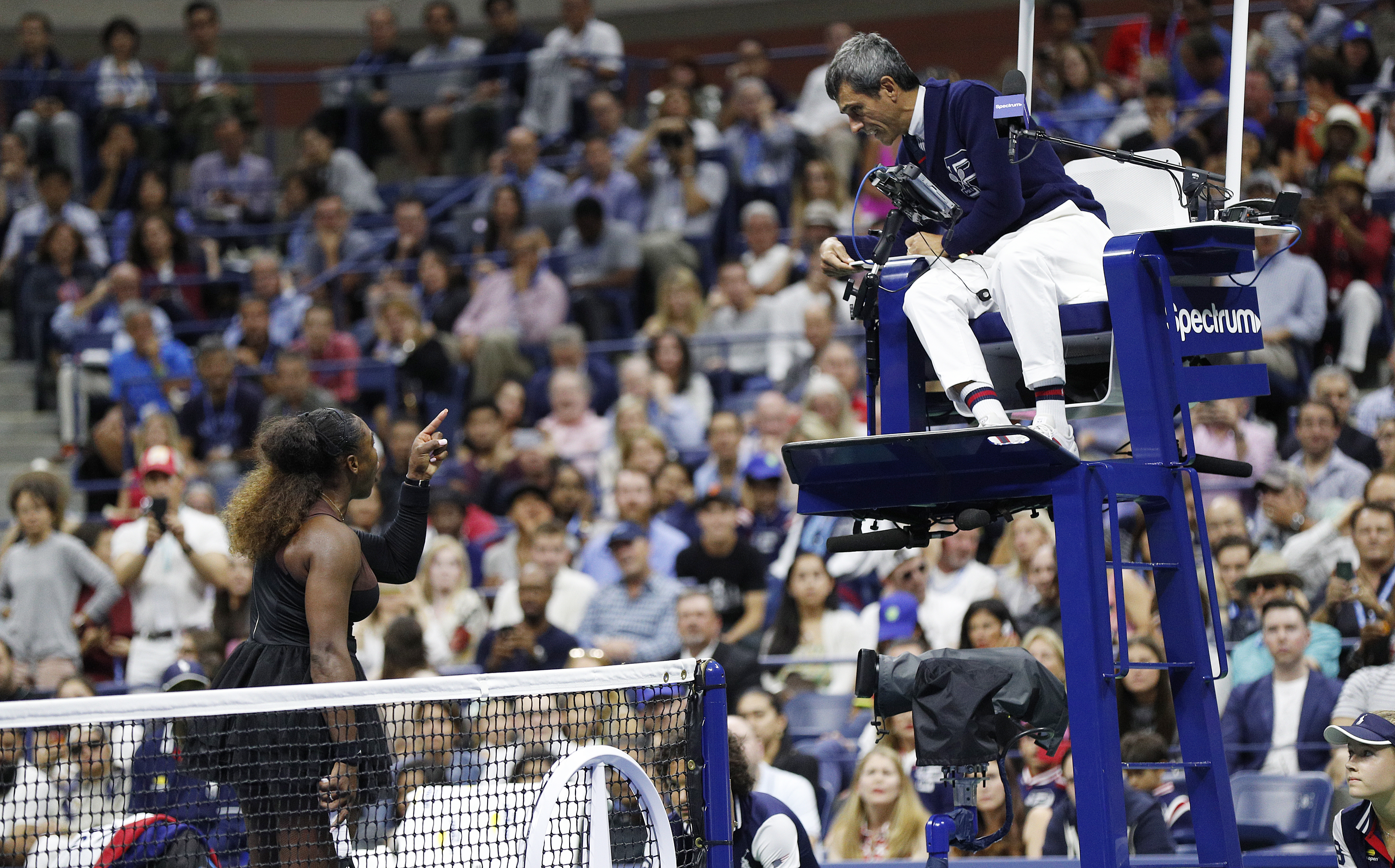 Serena Williams și-a ieșit din minți, în finala de la US Open. Arbitrul Carlos Ramos a supărat-o, iar Naomi Osaka i-a suflat titlul / VIDEO