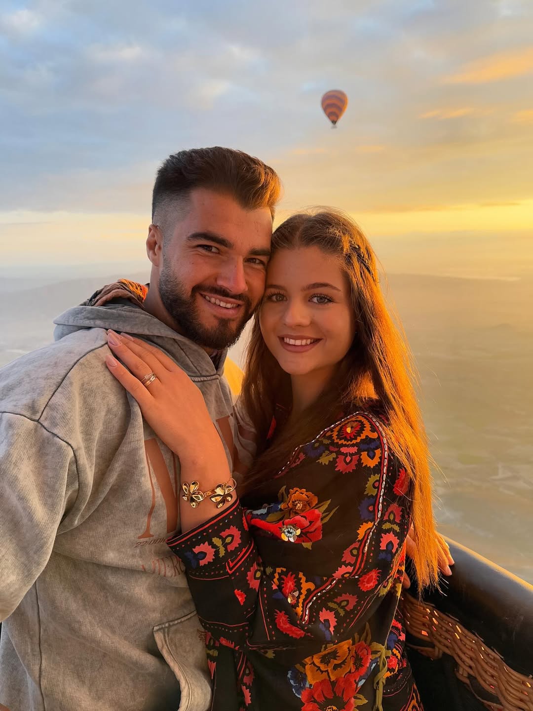 Anunțul făcut de Iancu Sterp. Denisa Coțolan, soția lui, e însărcinată: „Unele vești nu se pot ține doar pentru noi”. Primele imagini cu burtica de gravidă