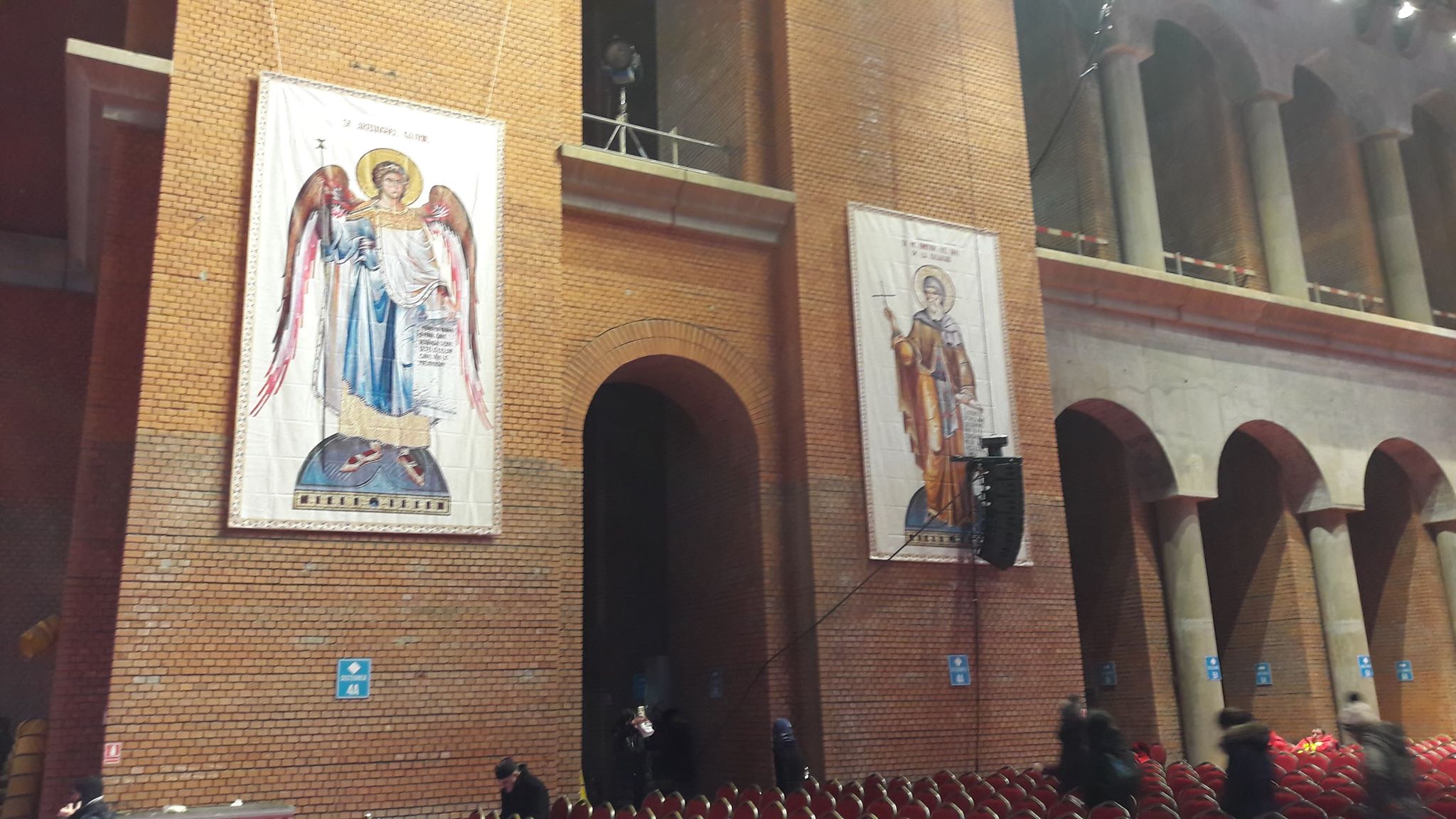 FOTO | Imagini din interiorul Catedralei Mântuirii Neamului. Patriarhul Daniel spune „este totuşi mică în raport cu populaţia credincioşilor care sunt afară”