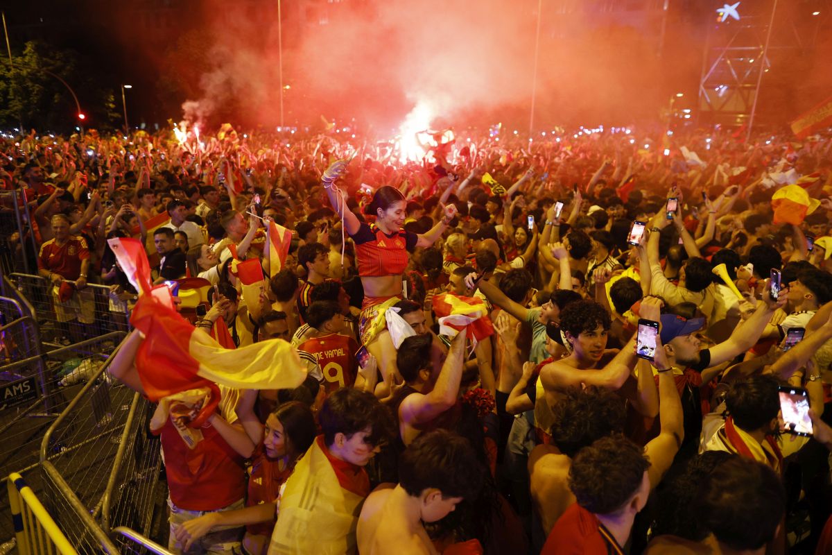 Sărbătoare în Spania. Zeci de mii de fani au ieșit pe străzile din Madrid după victoria cu Argentina din finala Cupei Mondiale 2026