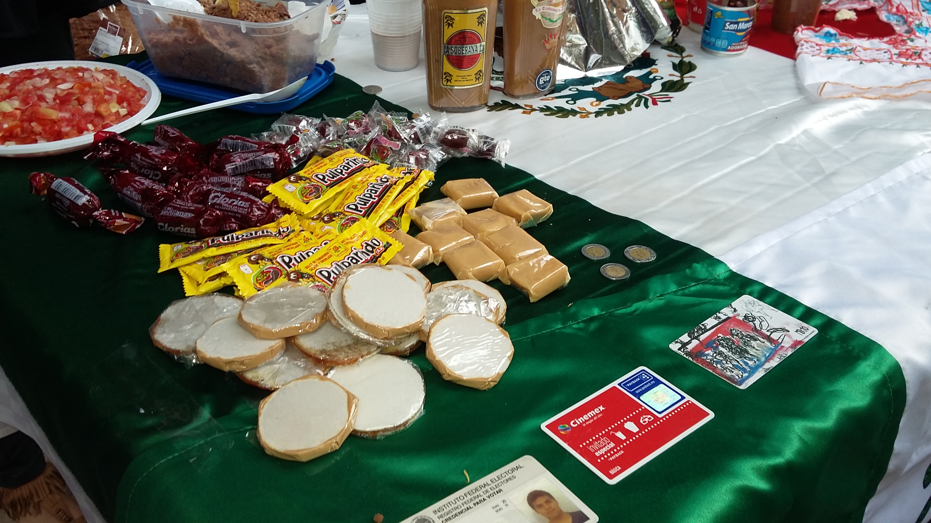 Mâncăruri din 17 ţări, dansuri și culturi diferite și tradiționalul ciolan cu fasole la Global Village