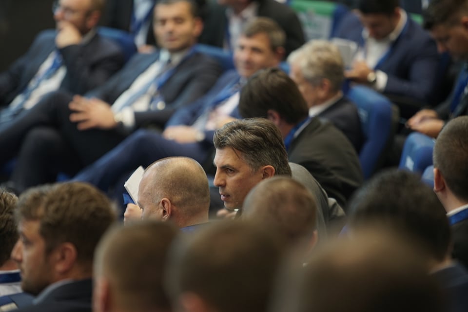 Cum a venit Cristi Chivu încălțat la alegerile FRF 2018 | Foto în articol