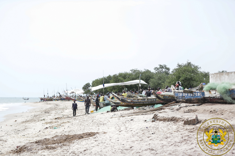 Bawumia pledges mini harbour, sea defence to Sege residents if elected President