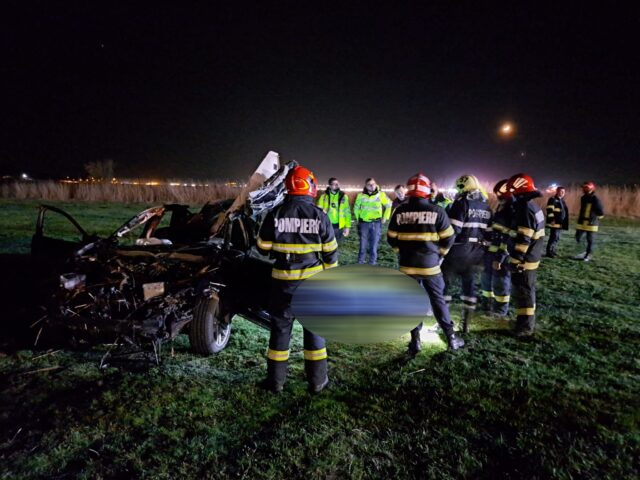 Un șofer și un cal au murit la Podu Iloaiei, în Iași. Filmul accidentului cu două mașini și o căruță care traversa noaptea șoseaua