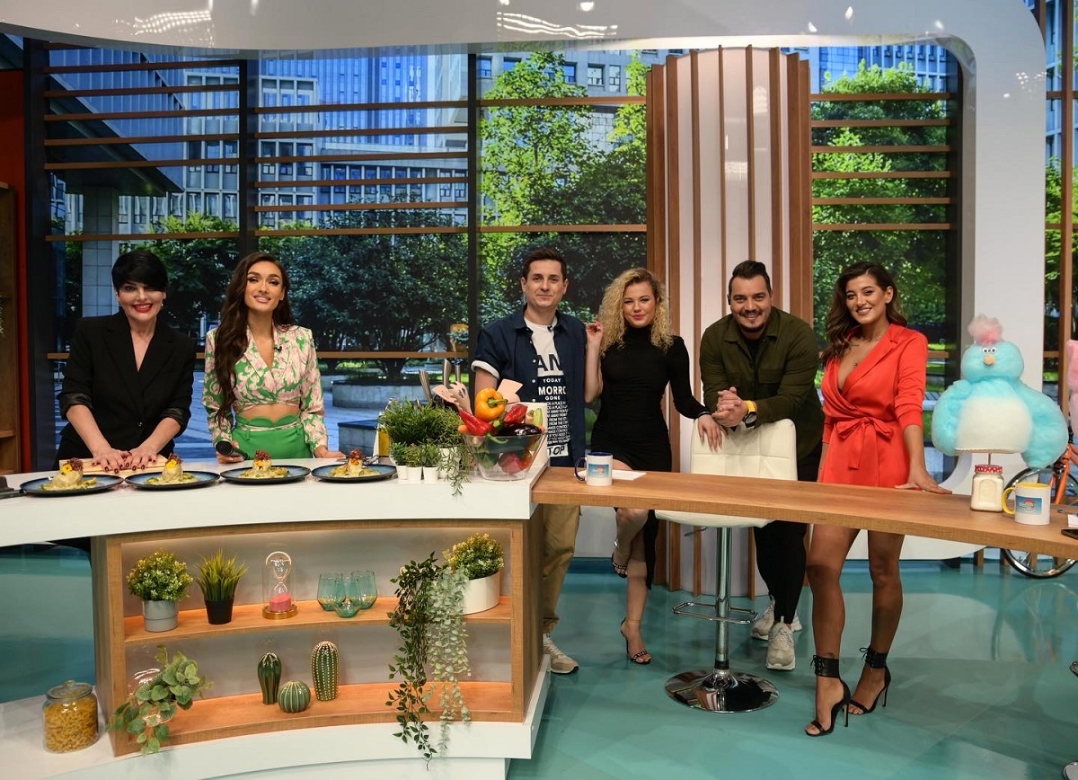 Prima ediție „Dimineața cu noi”. Bursucu, Viviana Sposub și George Tănase au avut emoții: „Când a început numărătoarea inversă, tremuram tot”