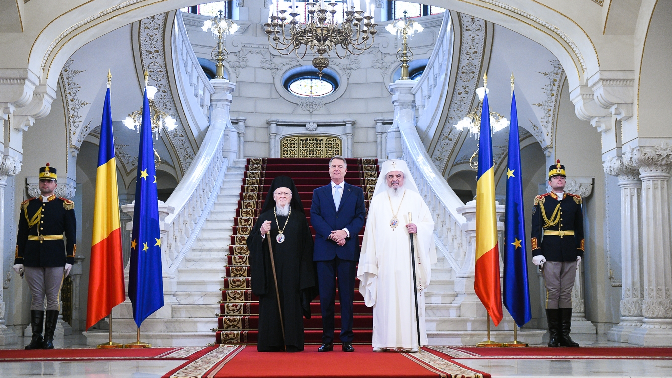 Patriarhul Daniel și Patriarhul Ecumenic Bartolomeu, primiți la Palatul Cotroceni. Klaus Iohannis nu participă la sfințirea Catedralei Mântuirii Neamului