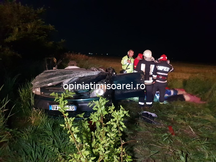 Accident extrem de grav pe o șosea în Timiș, cinci morți și un copil grav rănit. Mașina s-a rostogolit 50 de metri