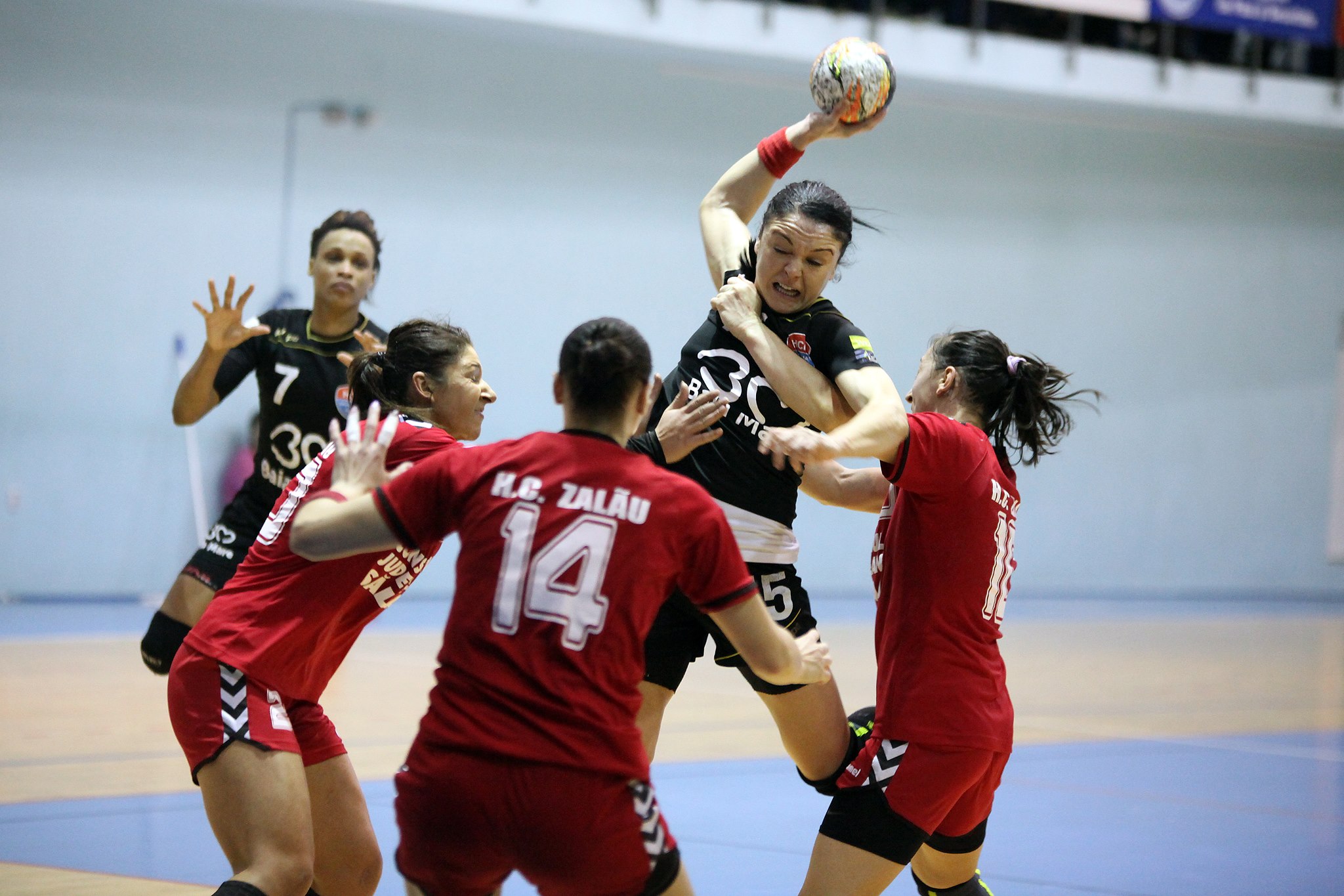 Scandal uriaș la meciul de handbal la Zalău - HCM Baia Mare: ^“Să înjuri ca în codru şi să fii rasist, asta înseamnă sa fii suporter al echipei din Zalău!”