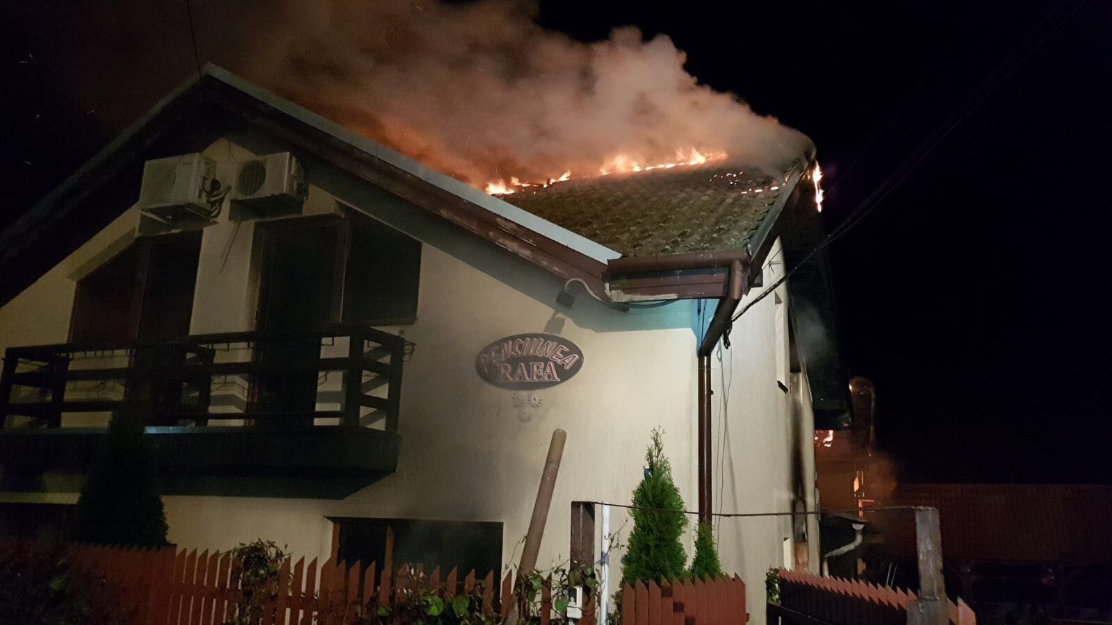 Incendiu la o pensiune din Timiș GALERIE FOTO