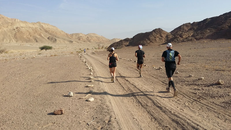 Cum să alergi într-un peisaj selenar? Mergi la maratonul Eilat, în Israel! / FOTO