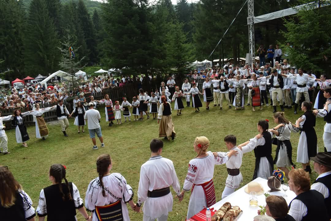 Descoperă Valea Zânelor din Covasna și comorile sale: între izvoare tămăduitoare și legende fascinante 