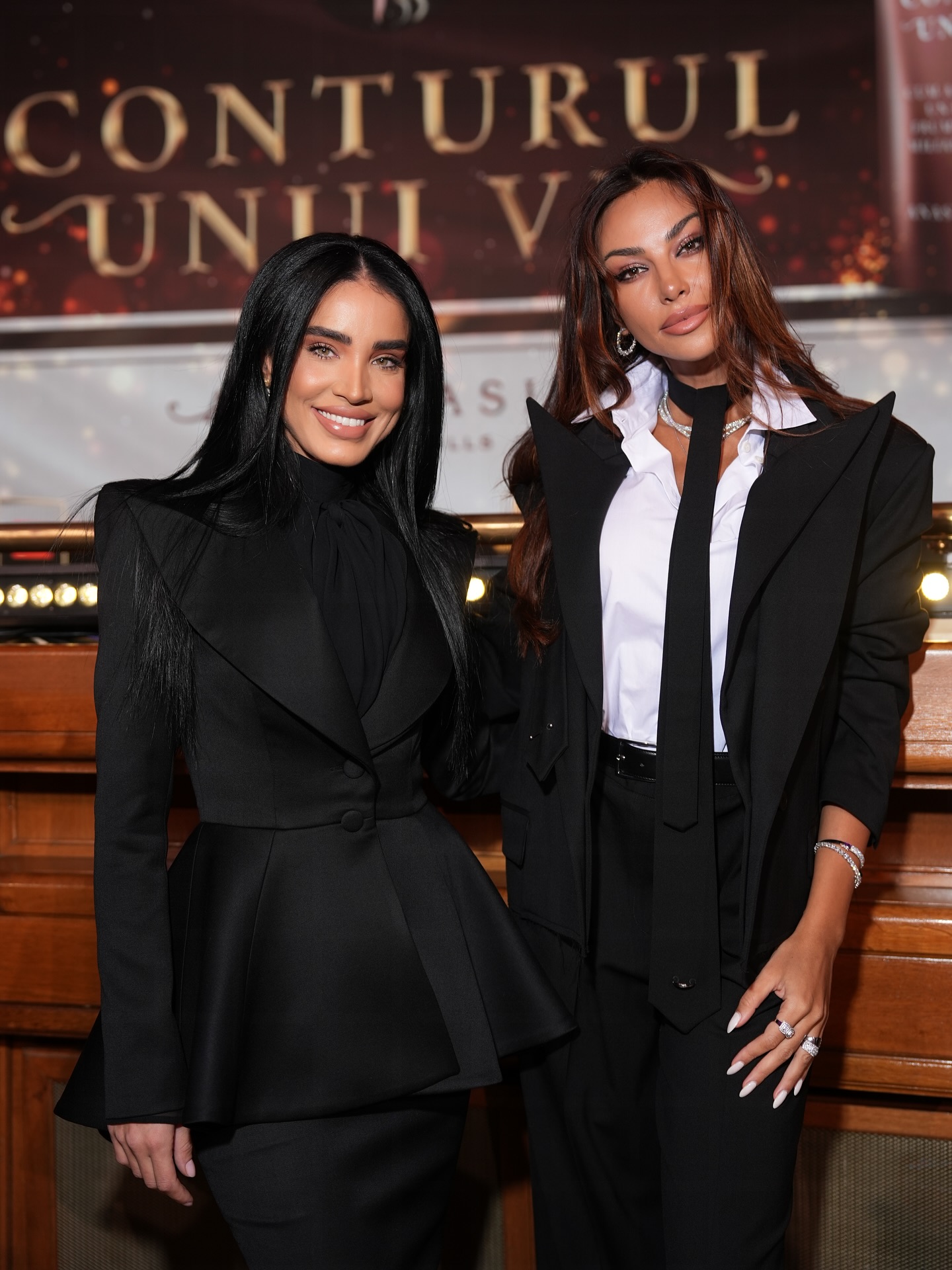 Cum au apărut Mădălina Ghenea și Adelina Pestrițu la Palatul Parlamentului, unde Anastasia Soare și-a lansat cartea: „O femeie care inspiră”