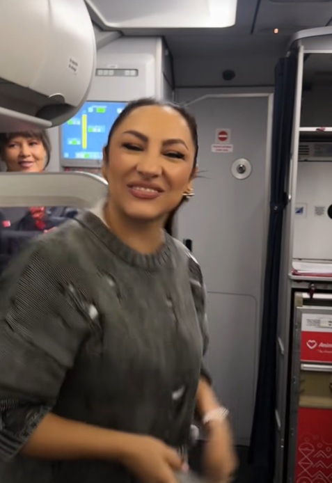 Ce a făcut Andra în avion la 10.000 de metri înălțime: „Gălăgie”! Reacțiile fanilor: „Plângere la compania aeriană”