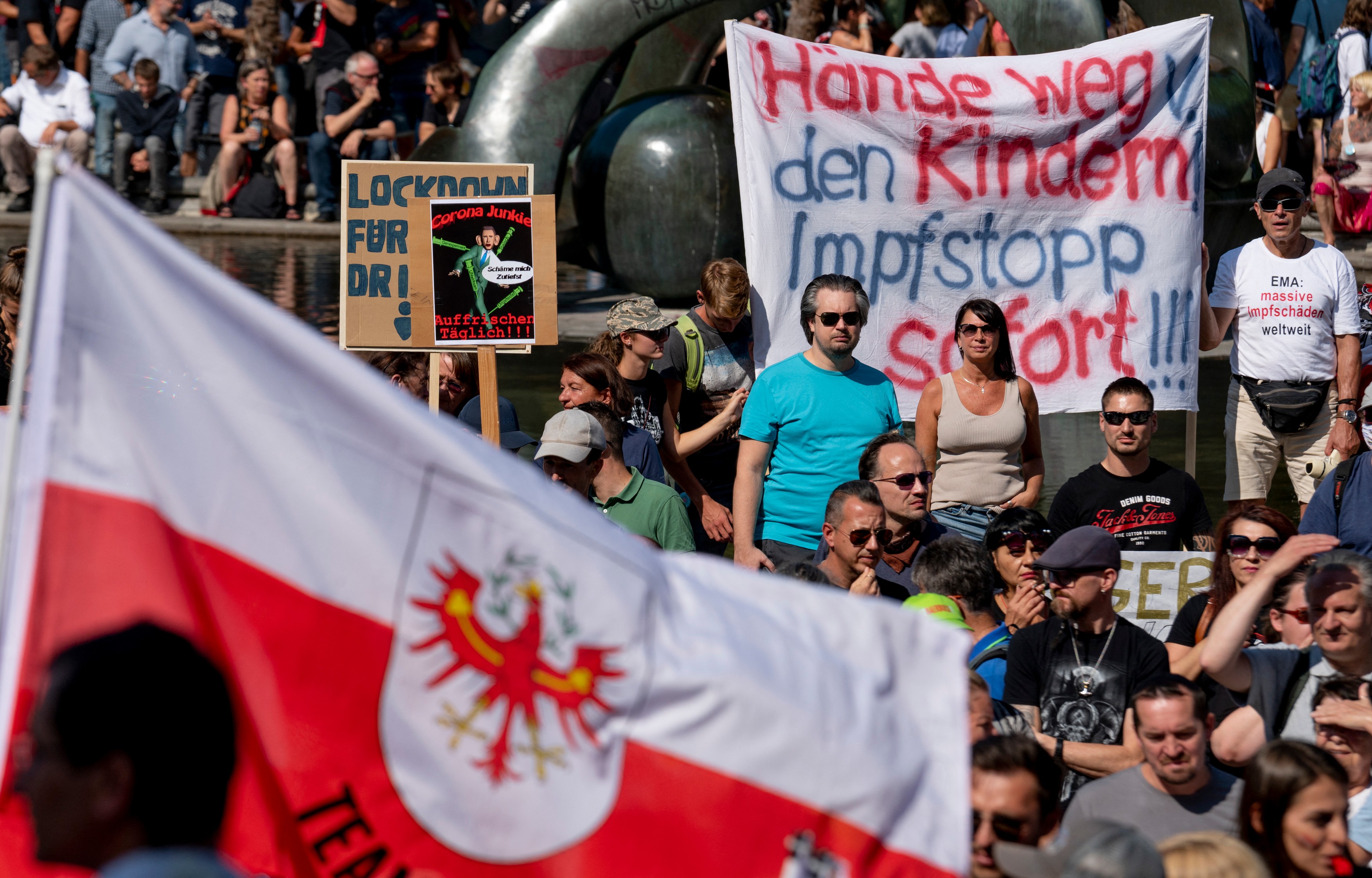 Noi proteste cu zeci de mii de participanți în Franţa, Austria şi Turcia împotriva pașaportului sanitar